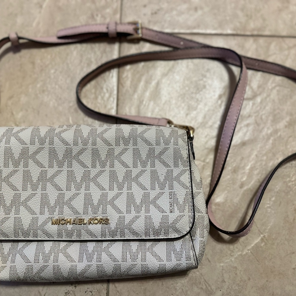 Michael Kors Jet Set small crossbody bag.